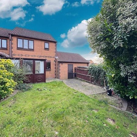 Clove, 3-4 Bed House With Garden, Free Parking, Sleeps 9 In Grays & Chafford Hundred Stifford Eksteriør billede