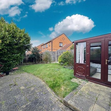 Clove, 3-4 Bed House With Garden, Free Parking, Sleeps 9 In Grays & Chafford Hundred Stifford Eksteriør billede