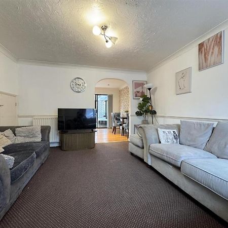 Clove, 3-4 Bed House With Garden, Free Parking, Sleeps 9 In Grays & Chafford Hundred Stifford Eksteriør billede