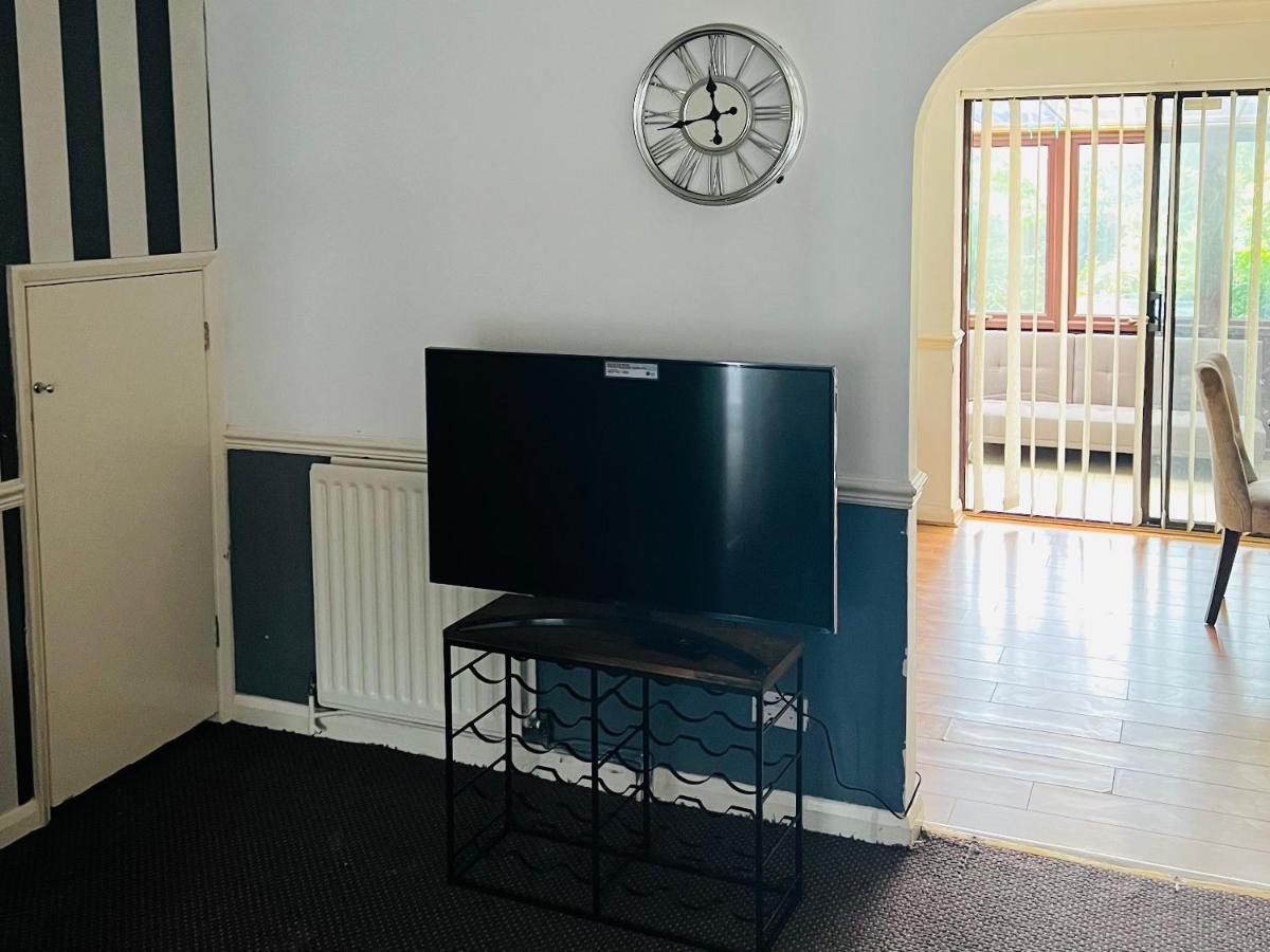 Clove, 3-4 Bed House With Garden, Free Parking, Sleeps 9 In Grays & Chafford Hundred Stifford Eksteriør billede