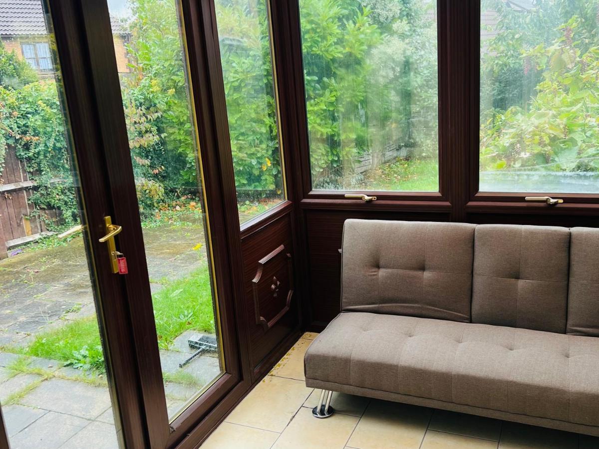 Clove, 3-4 Bed House With Garden, Free Parking, Sleeps 9 In Grays & Chafford Hundred Stifford Eksteriør billede
