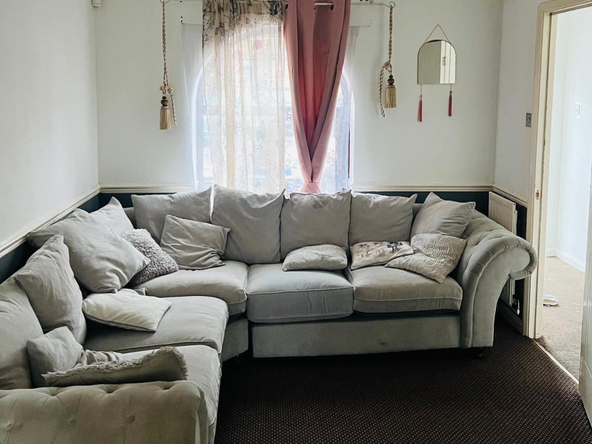 Clove, 3-4 Bed House With Garden, Free Parking, Sleeps 9 In Grays & Chafford Hundred Stifford Eksteriør billede
