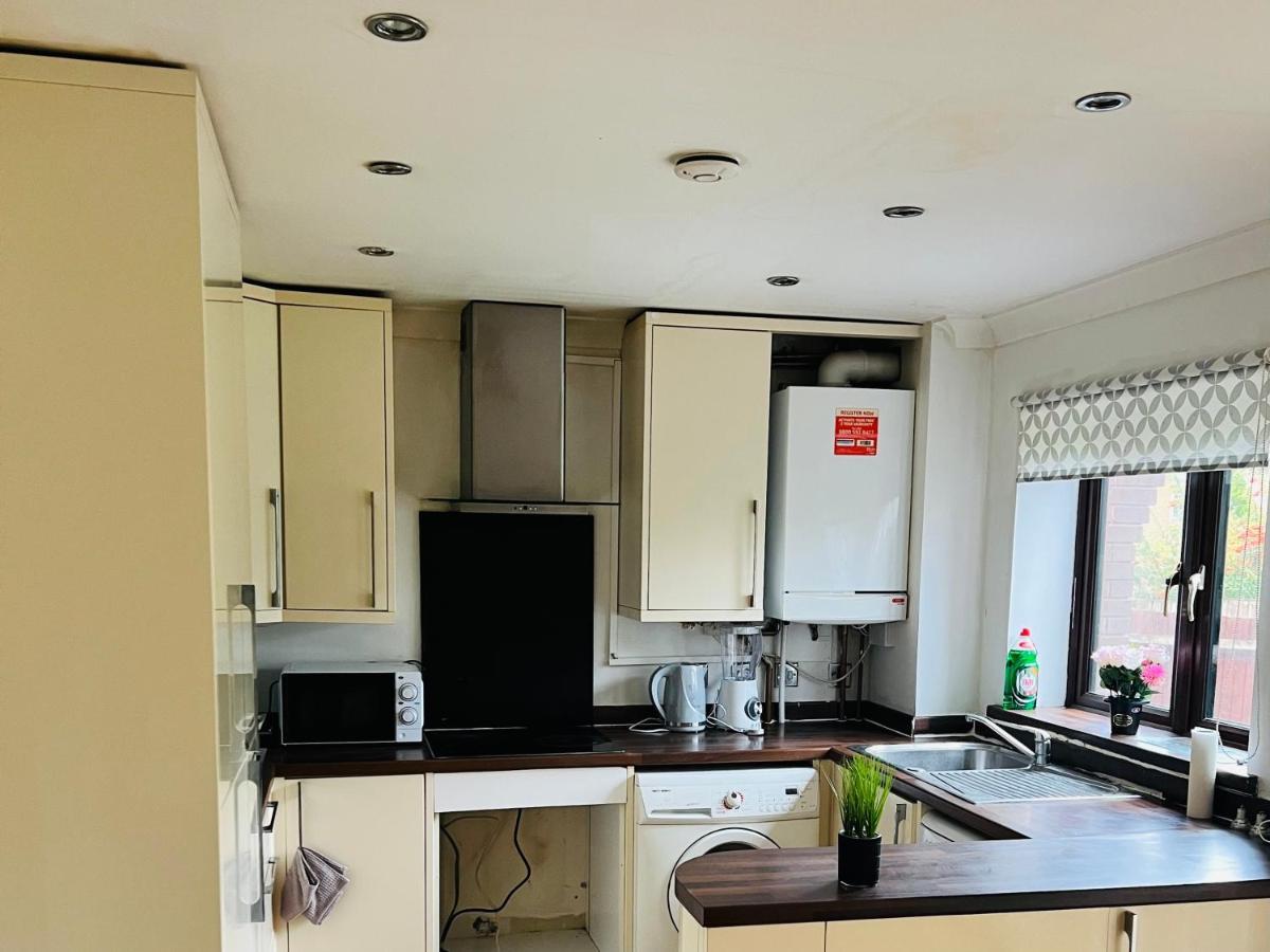 Clove, 3-4 Bed House With Garden, Free Parking, Sleeps 9 In Grays & Chafford Hundred Stifford Eksteriør billede
