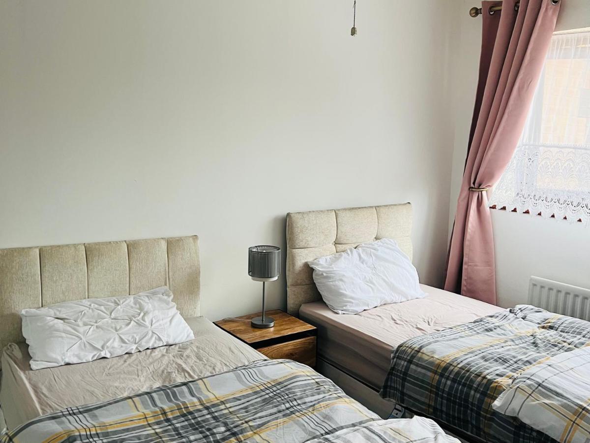 Clove, 3-4 Bed House With Garden, Free Parking, Sleeps 9 In Grays & Chafford Hundred Stifford Eksteriør billede