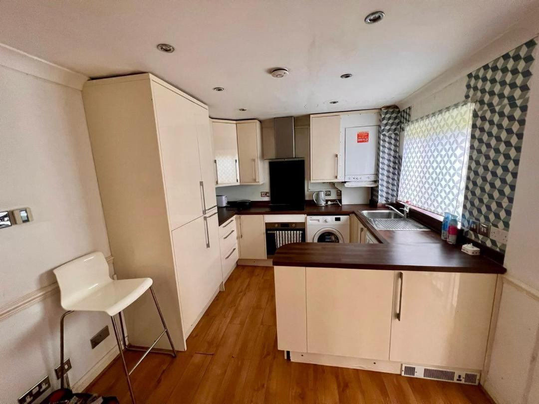 Clove, 3-4 Bed House With Garden, Free Parking, Sleeps 9 In Grays & Chafford Hundred Stifford Eksteriør billede