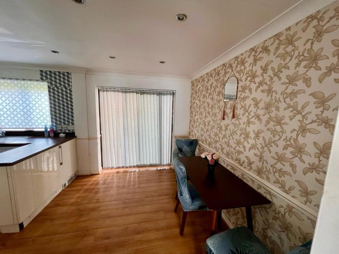 Clove, 3-4 Bed House With Garden, Free Parking, Sleeps 9 In Grays & Chafford Hundred Stifford Eksteriør billede