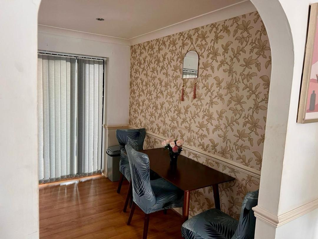 Clove, 3-4 Bed House With Garden, Free Parking, Sleeps 9 In Grays & Chafford Hundred Stifford Eksteriør billede