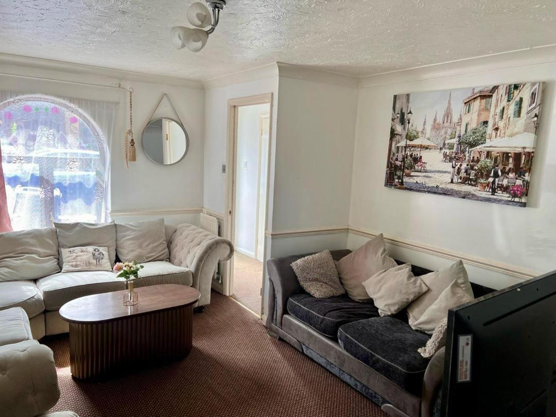 Clove, 3-4 Bed House With Garden, Free Parking, Sleeps 9 In Grays & Chafford Hundred Stifford Eksteriør billede
