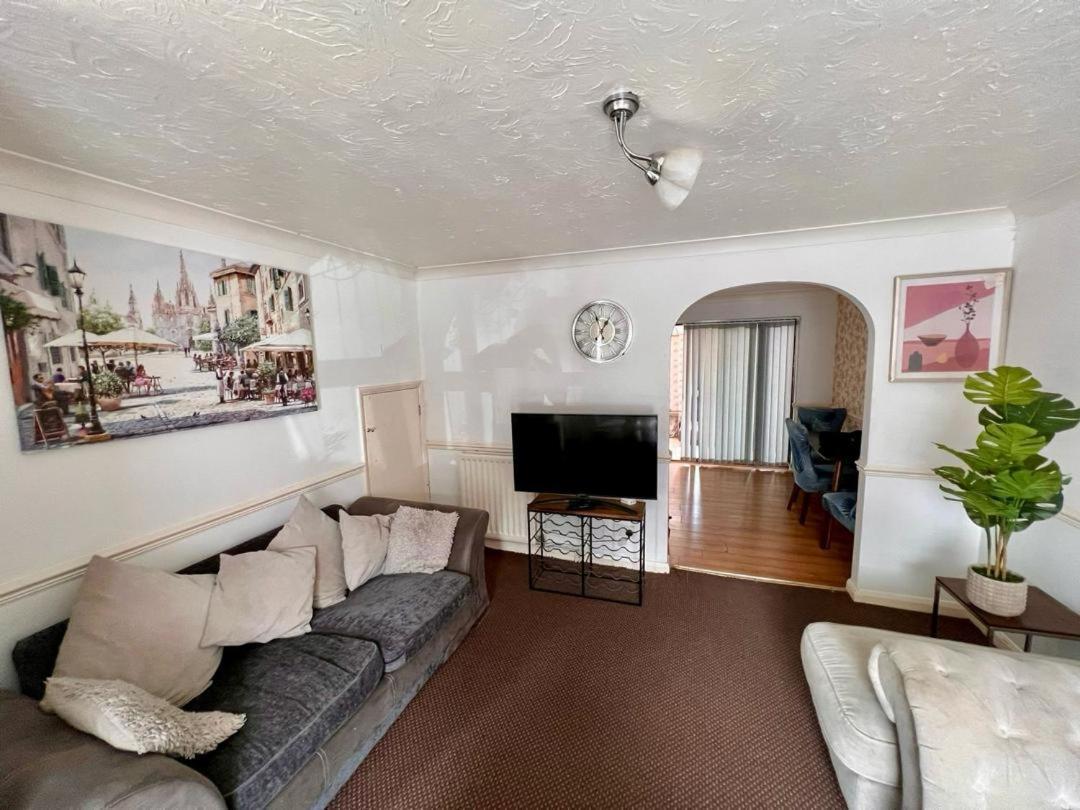Clove, 3-4 Bed House With Garden, Free Parking, Sleeps 9 In Grays & Chafford Hundred Stifford Eksteriør billede