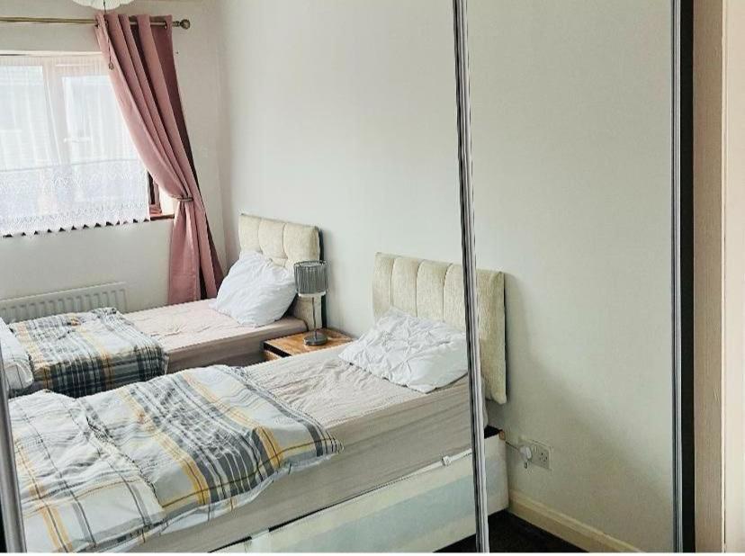 Clove, 3-4 Bed House With Garden, Free Parking, Sleeps 9 In Grays & Chafford Hundred Stifford Eksteriør billede