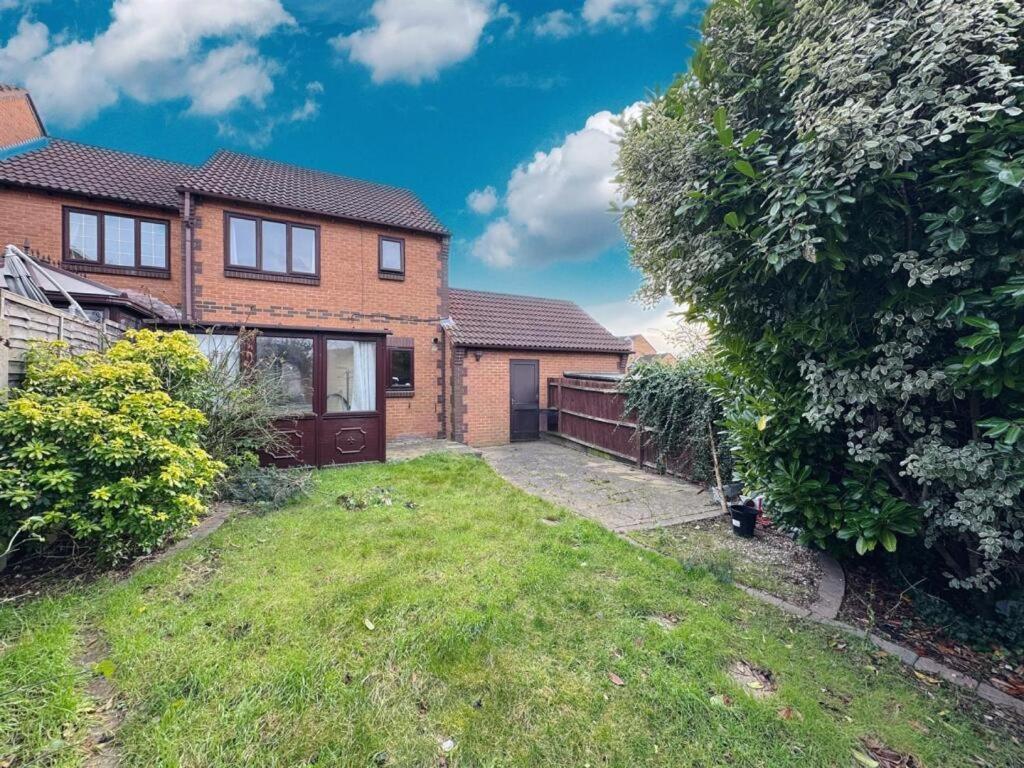 Clove, 3-4 Bed House With Garden, Free Parking, Sleeps 9 In Grays & Chafford Hundred Stifford Eksteriør billede