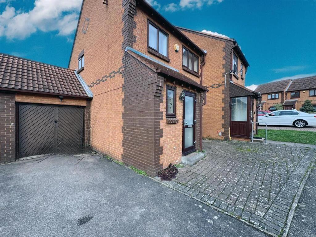 Clove, 3-4 Bed House With Garden, Free Parking, Sleeps 9 In Grays & Chafford Hundred Stifford Eksteriør billede