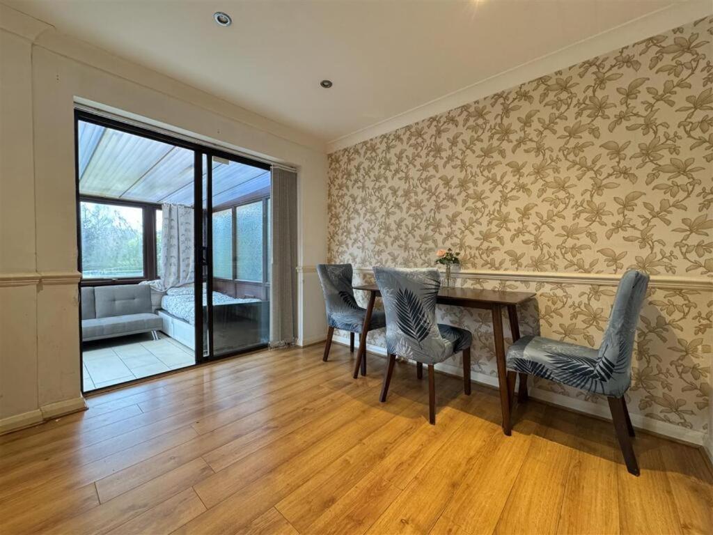 Clove, 3-4 Bed House With Garden, Free Parking, Sleeps 9 In Grays & Chafford Hundred Stifford Eksteriør billede