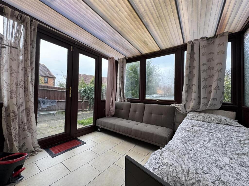Clove, 3-4 Bed House With Garden, Free Parking, Sleeps 9 In Grays & Chafford Hundred Stifford Eksteriør billede