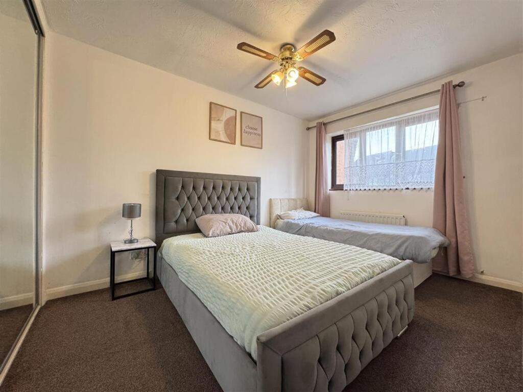 Clove, 3-4 Bed House With Garden, Free Parking, Sleeps 9 In Grays & Chafford Hundred Stifford Eksteriør billede