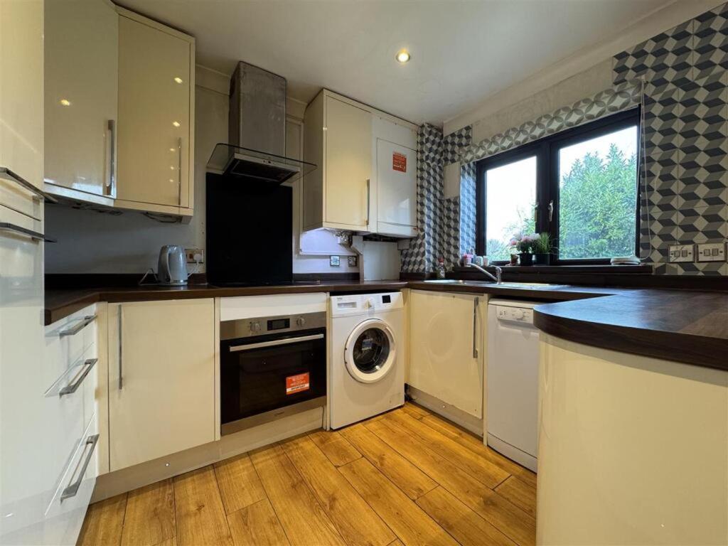 Clove, 3-4 Bed House With Garden, Free Parking, Sleeps 9 In Grays & Chafford Hundred Stifford Eksteriør billede