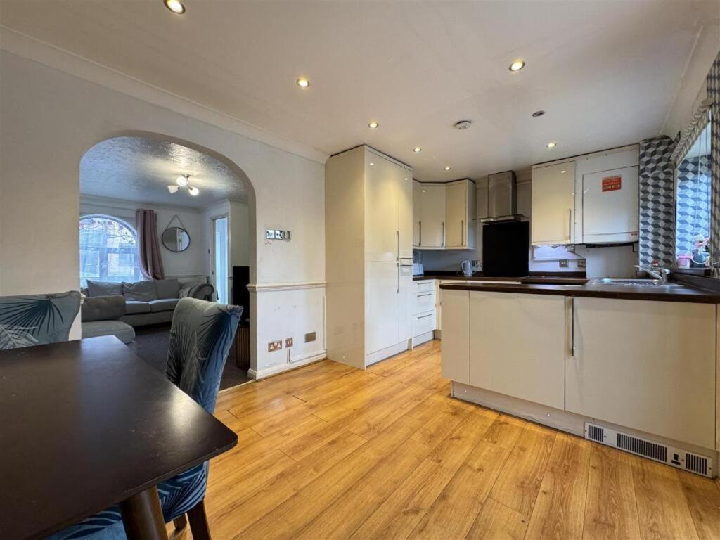 Clove, 3-4 Bed House With Garden, Free Parking, Sleeps 9 In Grays & Chafford Hundred Stifford Eksteriør billede