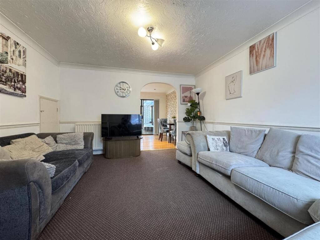 Clove, 3-4 Bed House With Garden, Free Parking, Sleeps 9 In Grays & Chafford Hundred Stifford Eksteriør billede