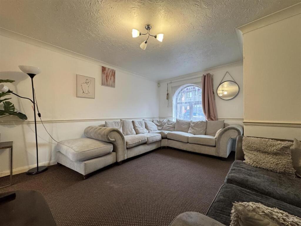 Clove, 3-4 Bed House With Garden, Free Parking, Sleeps 9 In Grays & Chafford Hundred Stifford Eksteriør billede