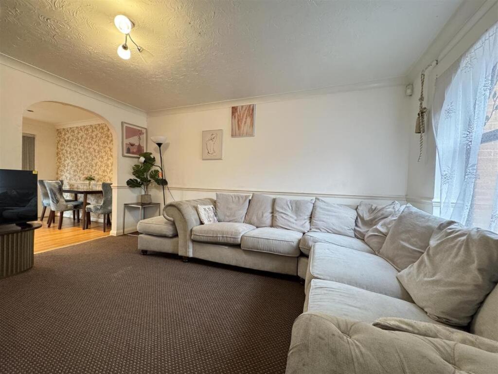 Clove, 3-4 Bed House With Garden, Free Parking, Sleeps 9 In Grays & Chafford Hundred Stifford Eksteriør billede