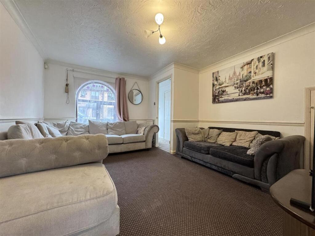 Clove, 3-4 Bed House With Garden, Free Parking, Sleeps 9 In Grays & Chafford Hundred Stifford Eksteriør billede