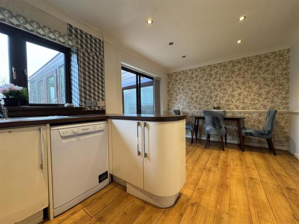 Clove, 3-4 Bed House With Garden, Free Parking, Sleeps 9 In Grays & Chafford Hundred Stifford Eksteriør billede